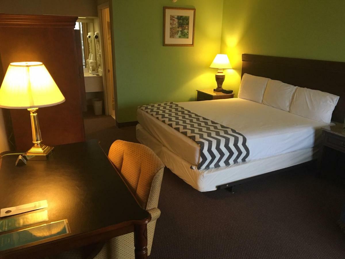 River Rock Hotel Mountain Home Bagian luar foto