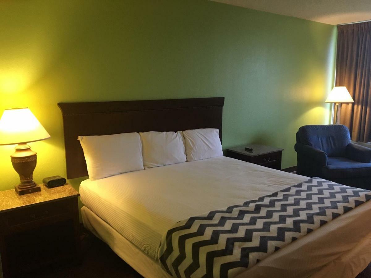 River Rock Hotel Mountain Home Bagian luar foto