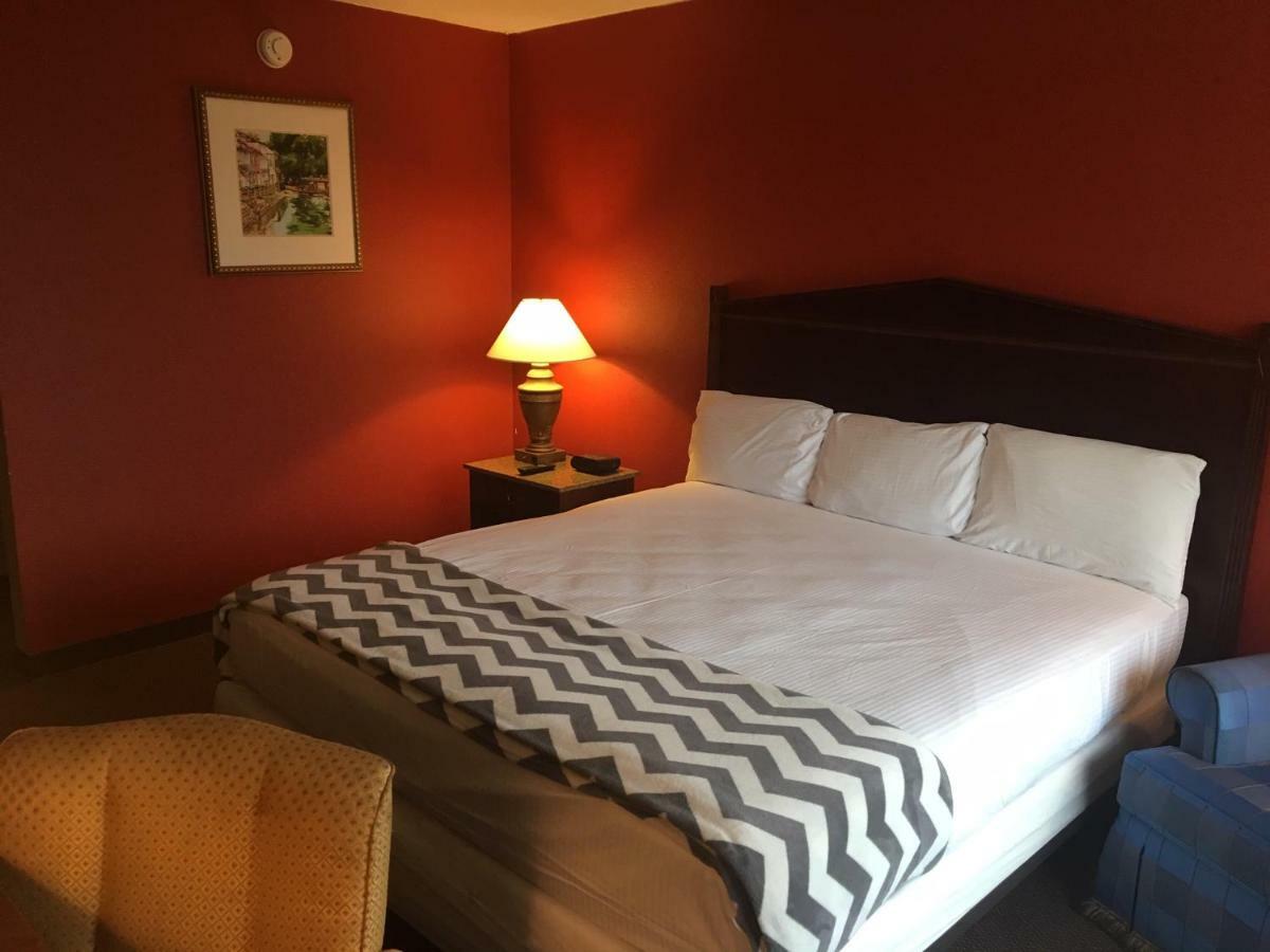 River Rock Hotel Mountain Home Bagian luar foto