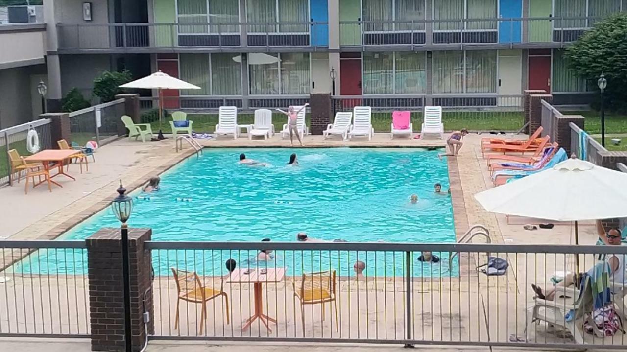 River Rock Hotel Mountain Home Bagian luar foto